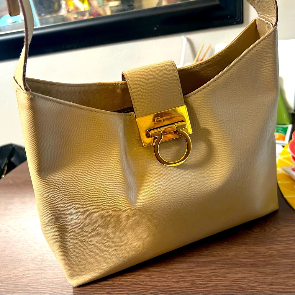 Genuine Ferragamo Gancini Shoulder bag